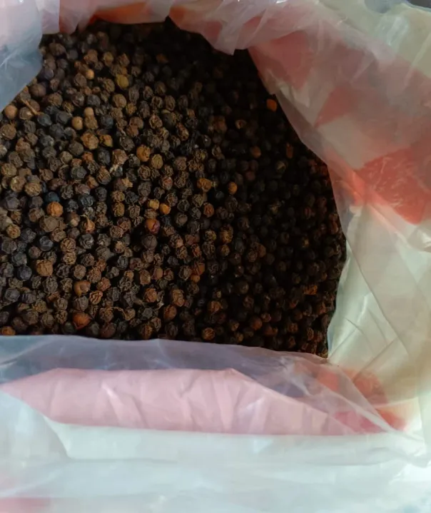 Organic Nadan Kurumulaku (Black Pepper) for Sale